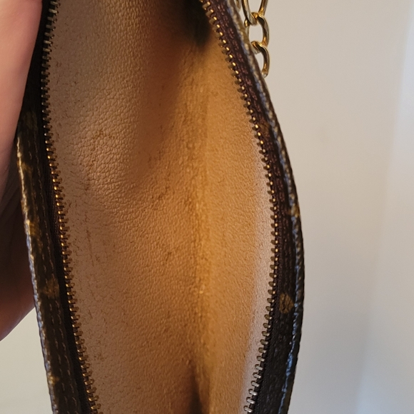100% Authentic Louis Vuitton Brown Monogram Pouch - Picture 10 of 17
